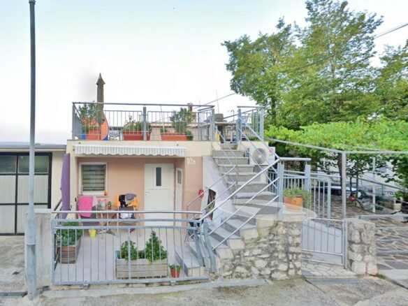 Crikvenica, Kuća s dva apartmana, 70 m2