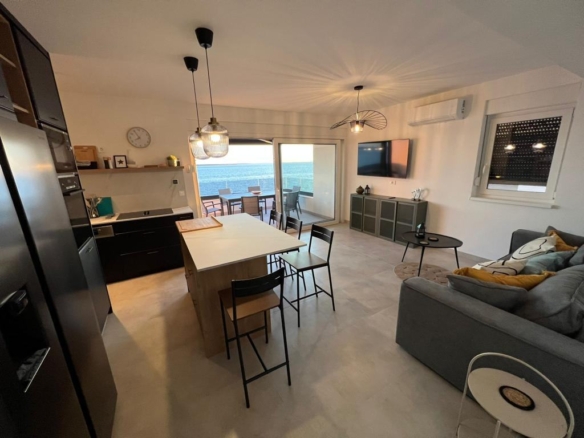 Mandre,Penthouse u urbanoj vili nadomak mora,127m2