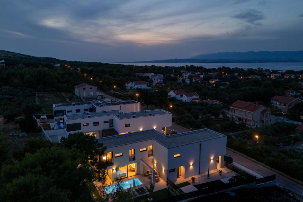 Vir, Luksuzna Vila 142 m2, Bazen, 4 parkirna mjesta, Okućnica 355 m2