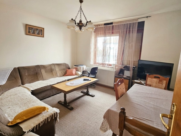 Zagreb, Peščenica-Žitnjak, Stan 60 m2, Potkrovlje 66 m2, Podrum, 2 Parkirna mjesta