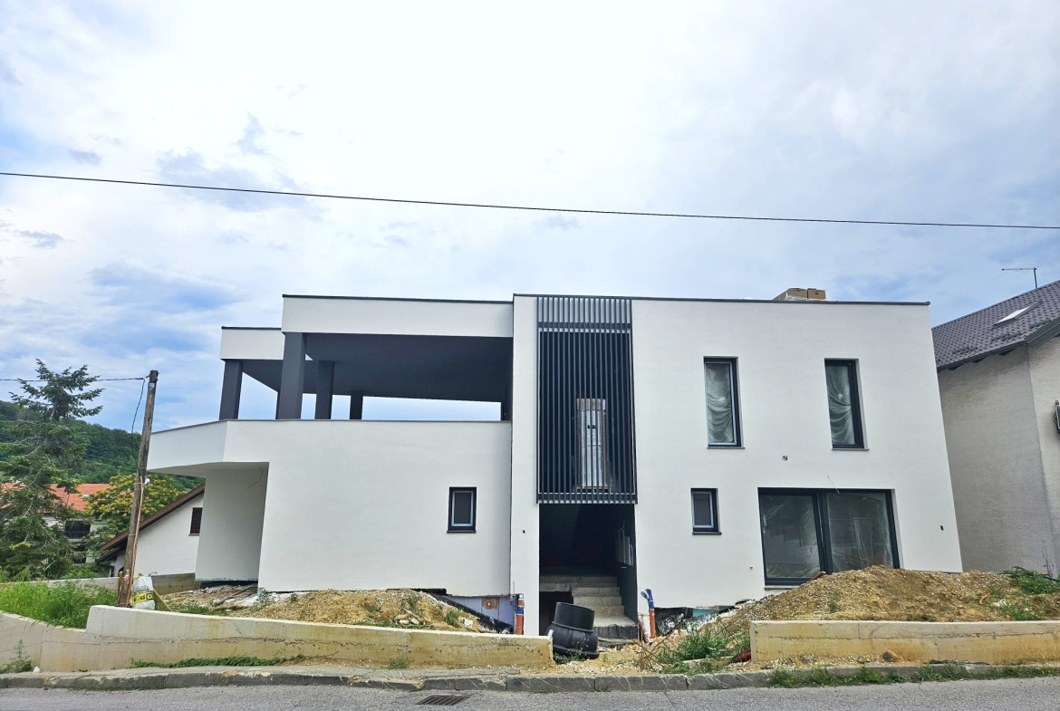 Zagreb, Gračani, Luksuzni trosobni stan, 84.41 m2, Garažno mjesto, Vrt