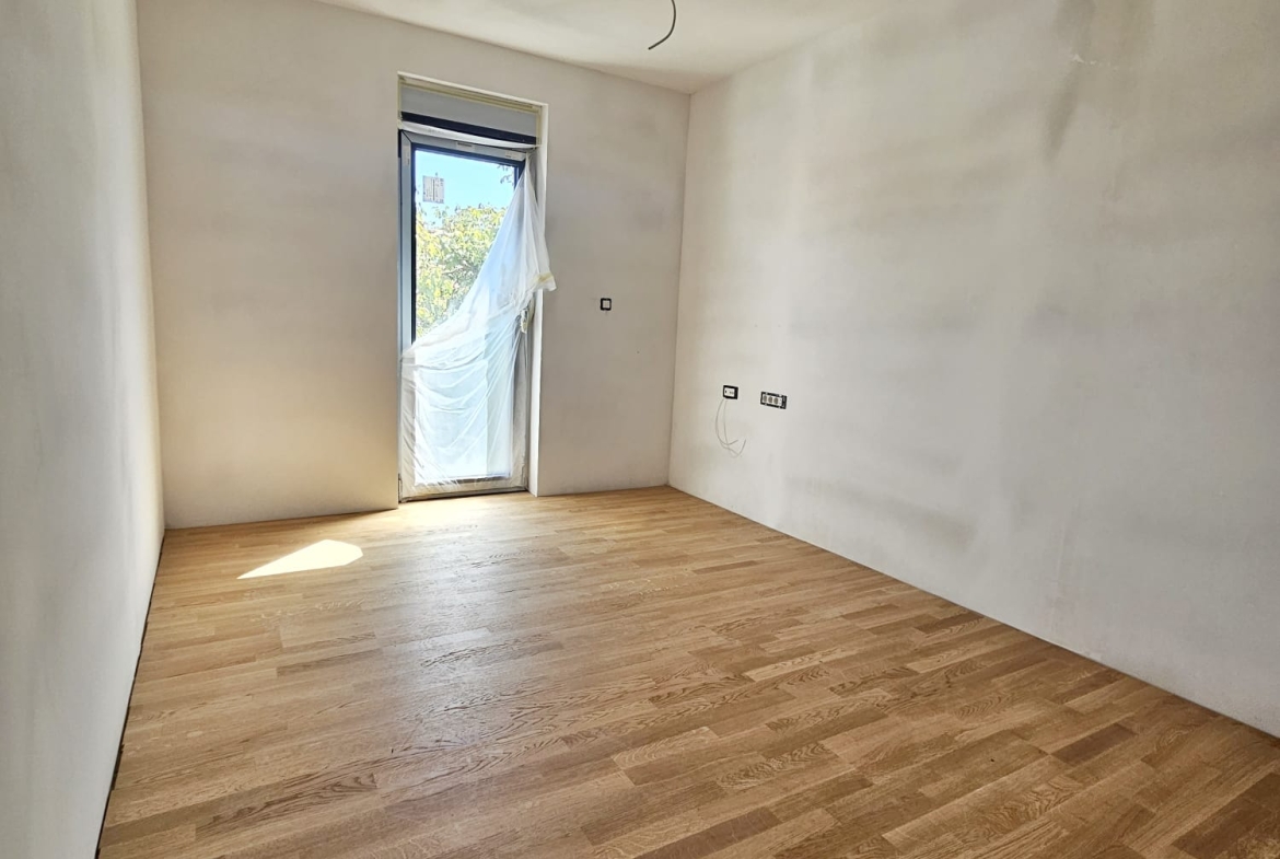 Zagreb, Gračani, Luksuzni trosobni stan, 102.35 m2, 2 Garažna mjesta, Vrt