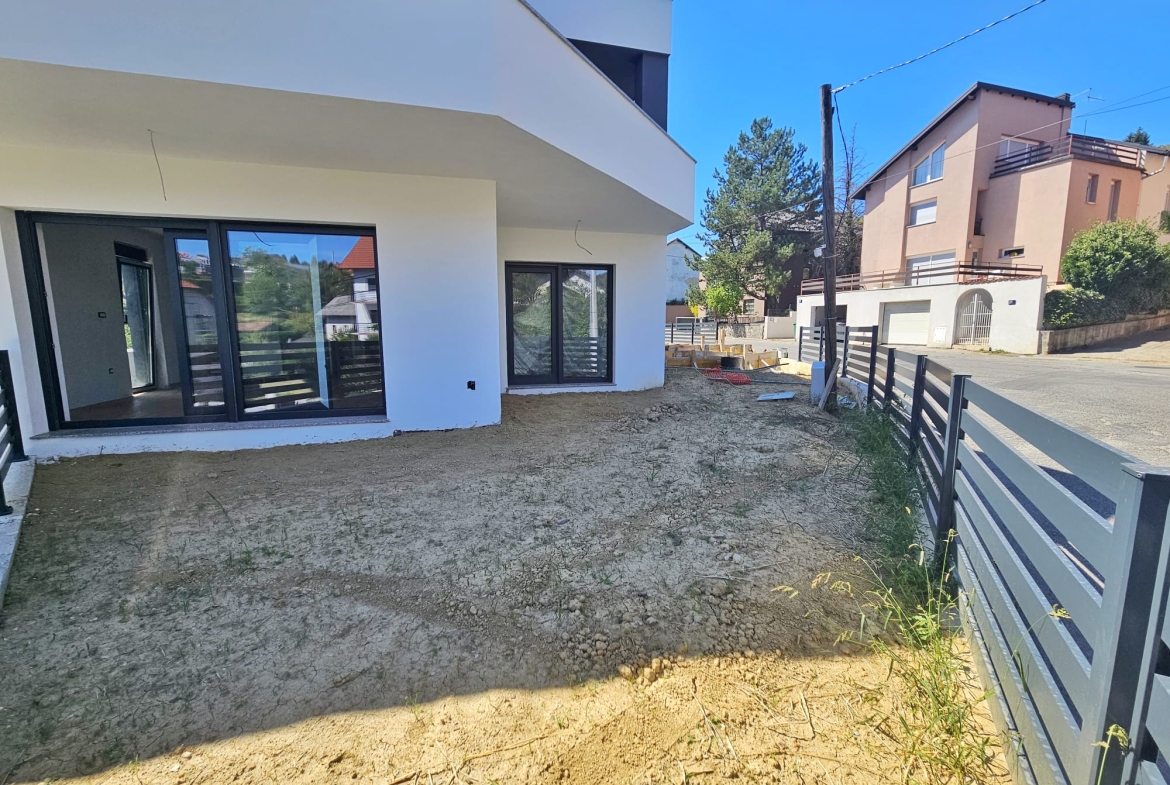 Zagreb, Gračani, Luksuzni trosobni stan, 102.35 m2, 2 Garažna mjesta, Vrt