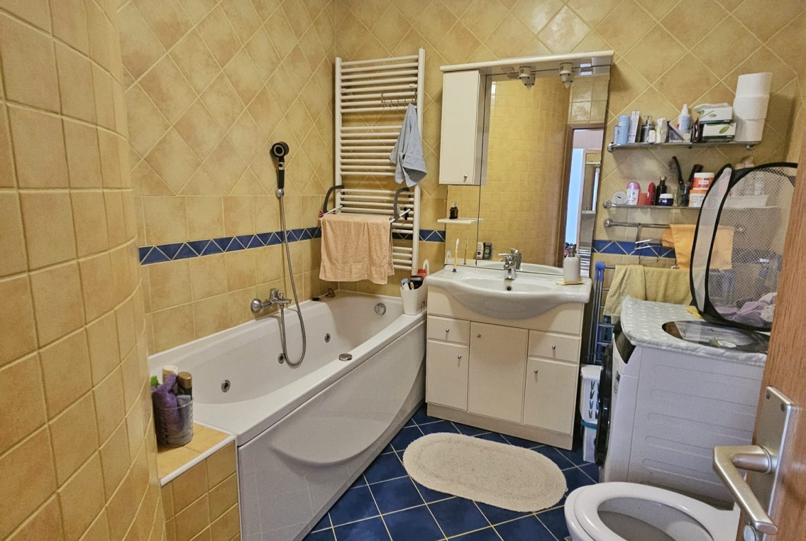 Velika Gorica, Četverosoban stan, 70 m2, Parkirno mjesto, Ostava 14 m2