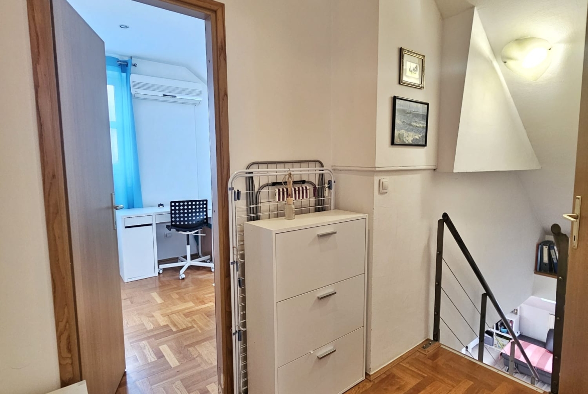 Velika Gorica, Četverosoban stan, 70 m2, Parkirno mjesto, Ostava 14 m2