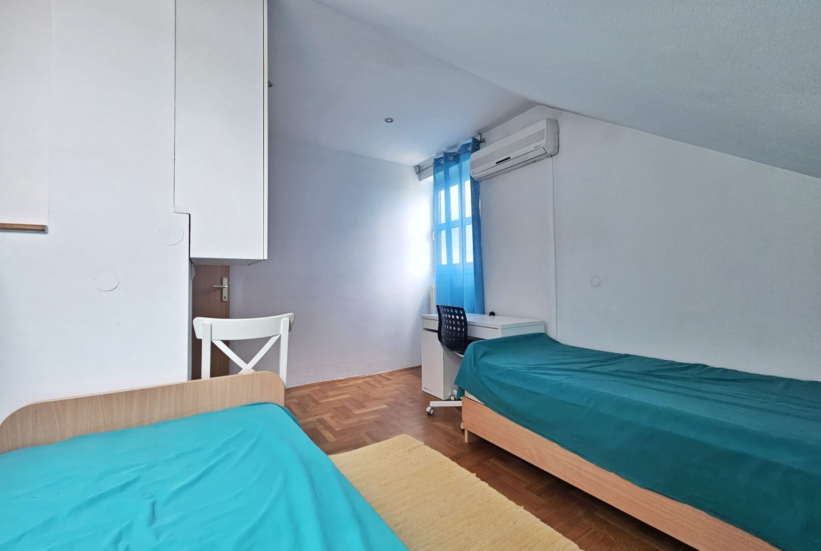 Velika Gorica, Četverosoban stan, 70 m2, Parkirno mjesto, Ostava 14 m2