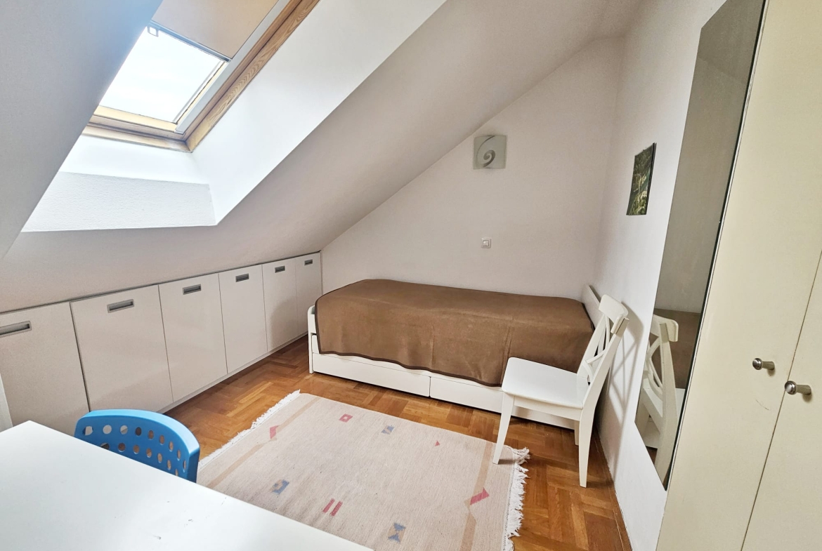 Velika Gorica, Četverosoban stan, 70 m2, Parkirno mjesto, Ostava 14 m2