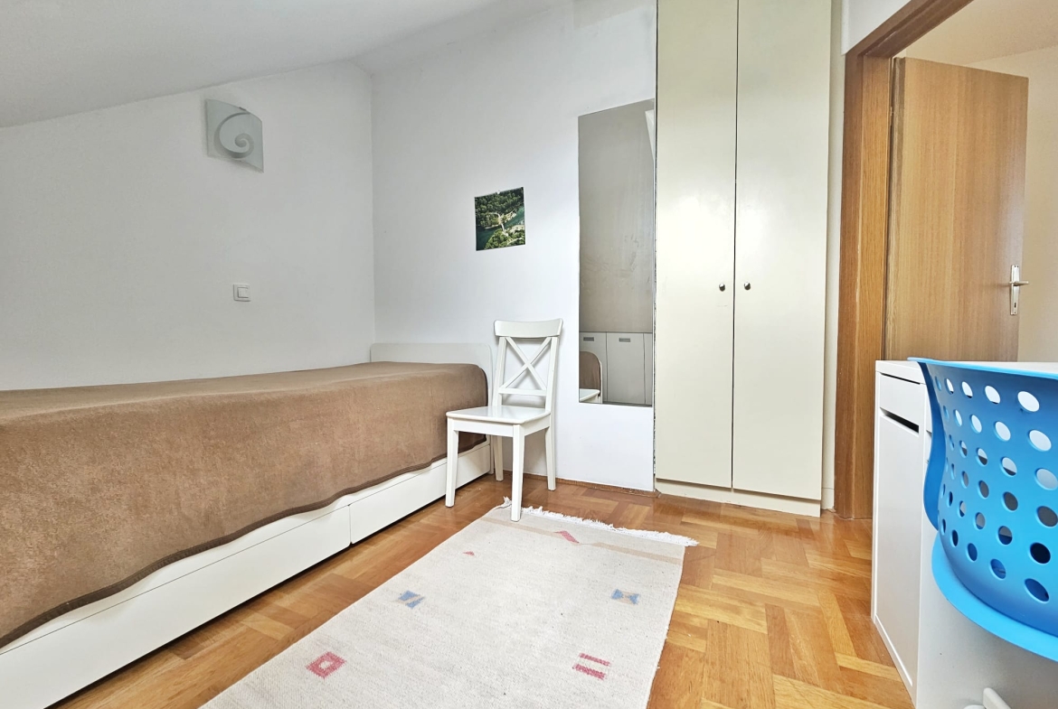 Velika Gorica, Četverosoban stan, 70 m2, Parkirno mjesto, Ostava 14 m2