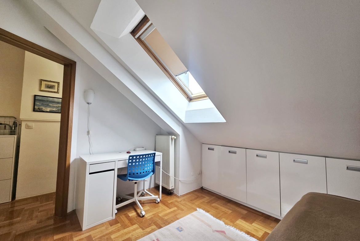 Velika Gorica, Četverosoban stan, 70 m2, Parkirno mjesto, Ostava 14 m2