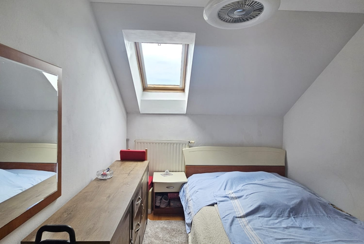 Velika Gorica, Četverosoban stan, 70 m2, Parkirno mjesto, Ostava 14 m2