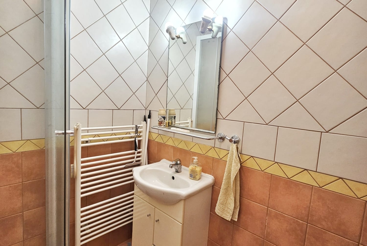 Velika Gorica, Četverosoban stan, 70 m2, Parkirno mjesto, Ostava 14 m2
