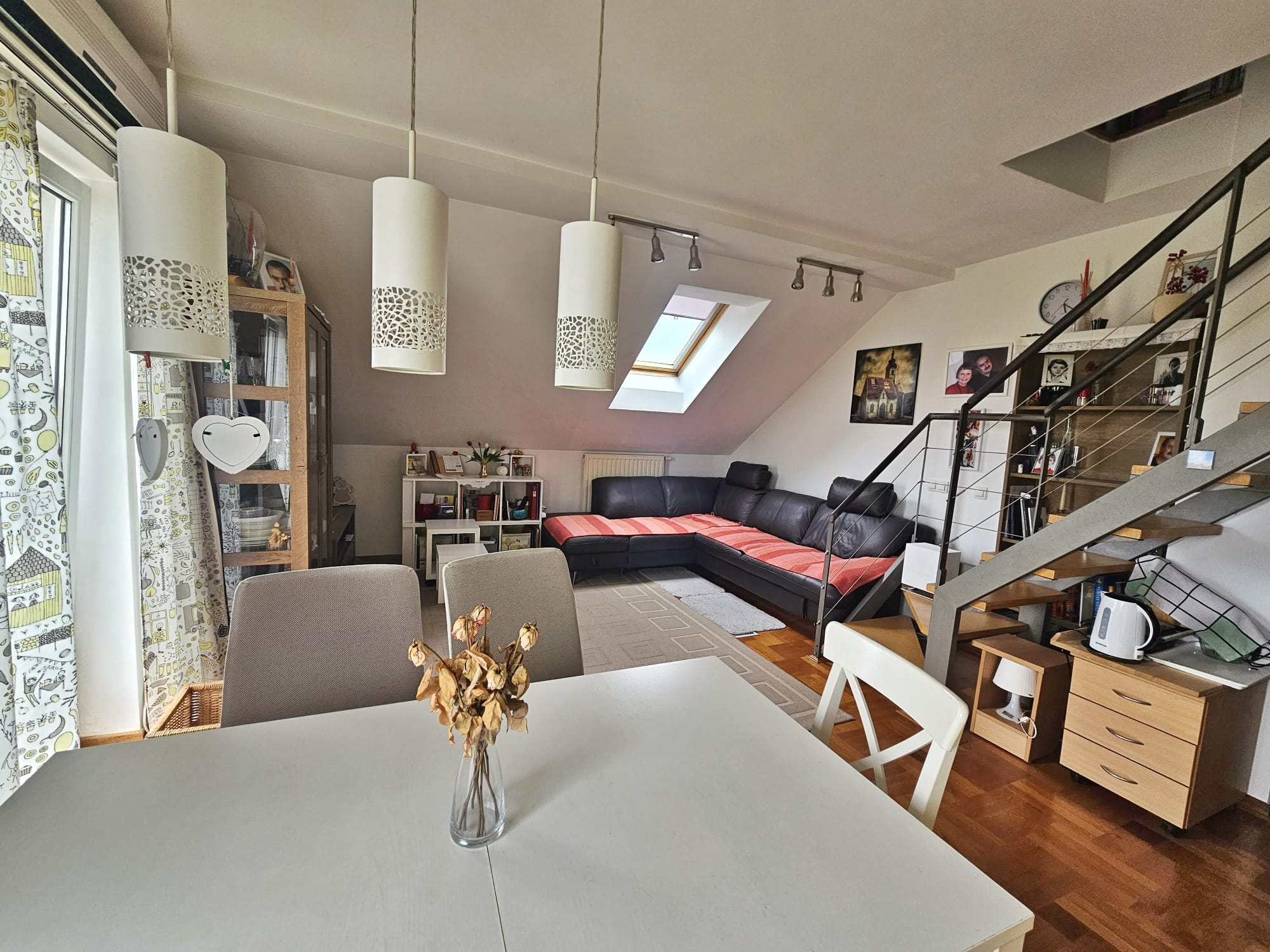 Velika Gorica, Četverosoban stan, 70 m2, Parkirno mjesto, Ostava 14 m2