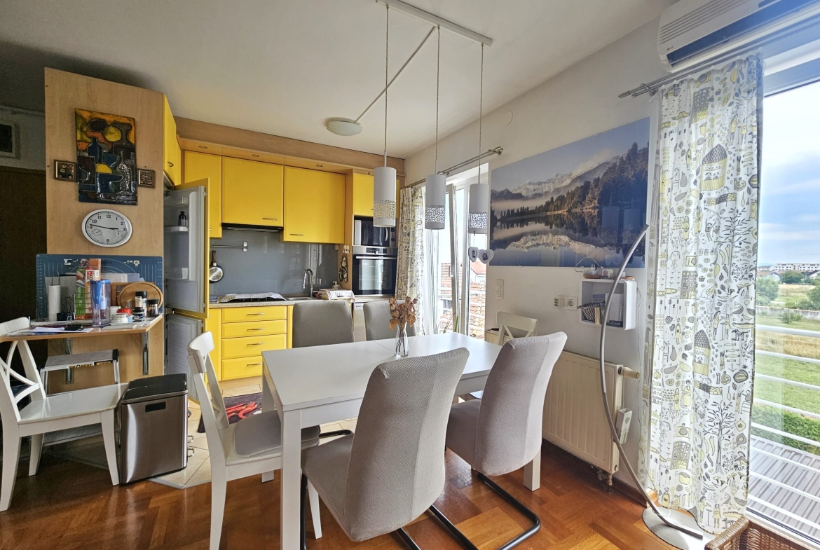 Velika Gorica, Četverosoban stan, 70 m2, Parkirno mjesto, Ostava 14 m2