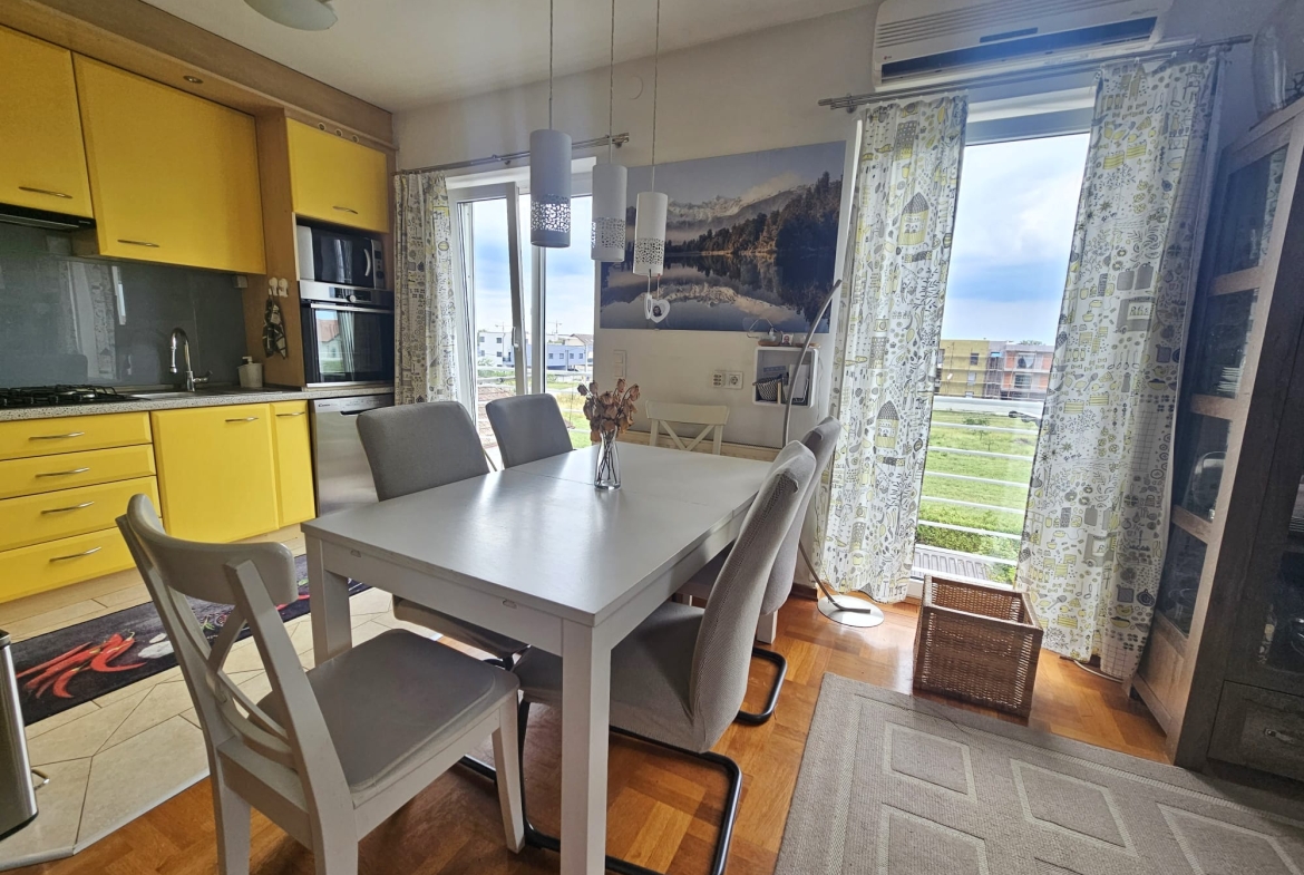 Velika Gorica, Četverosoban stan, 70 m2, Parkirno mjesto, Ostava 14 m2