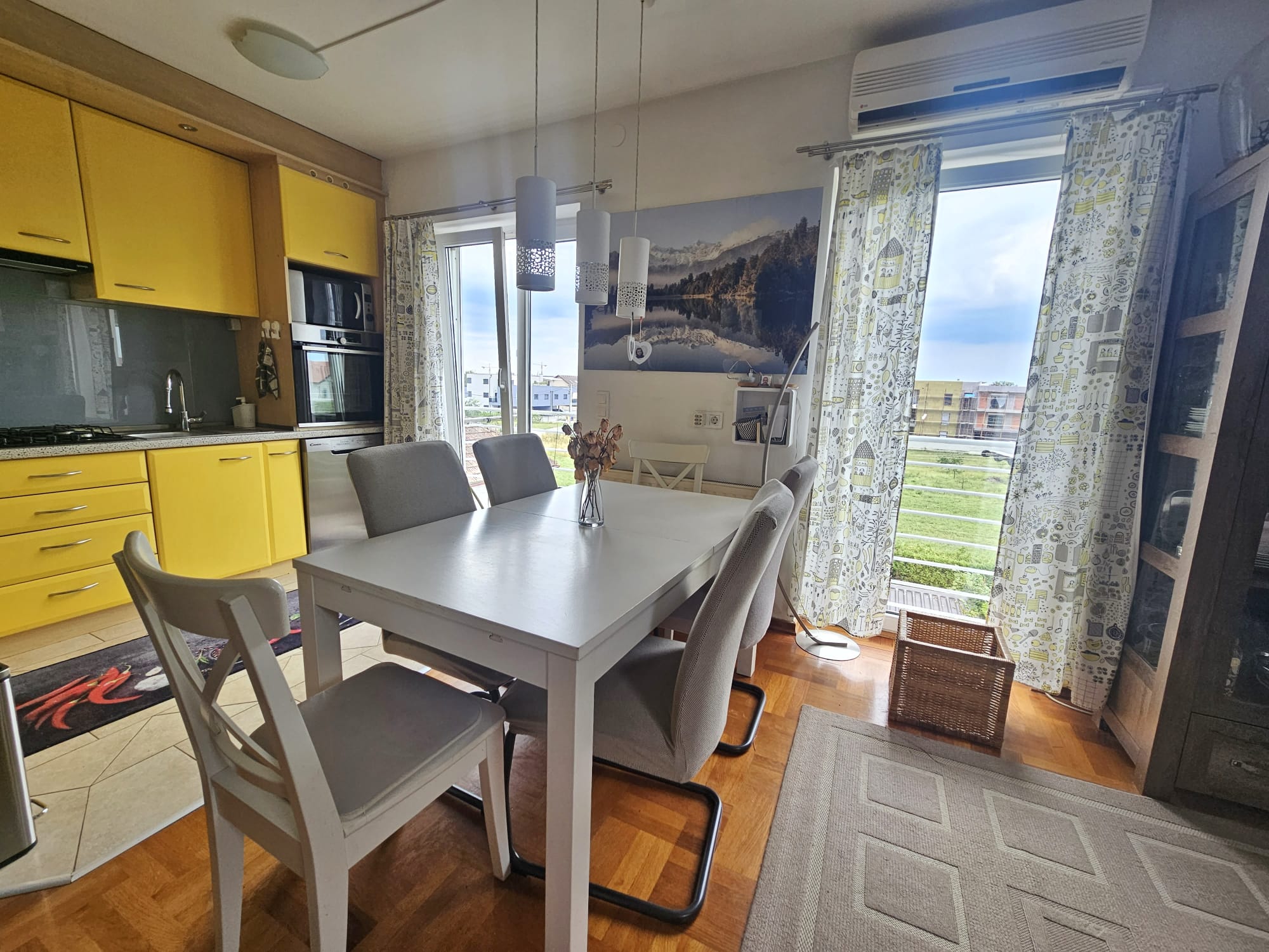 Velika Gorica, Četverosoban stan, 70 m2, Parkirno mjesto, Ostava 14 m2
