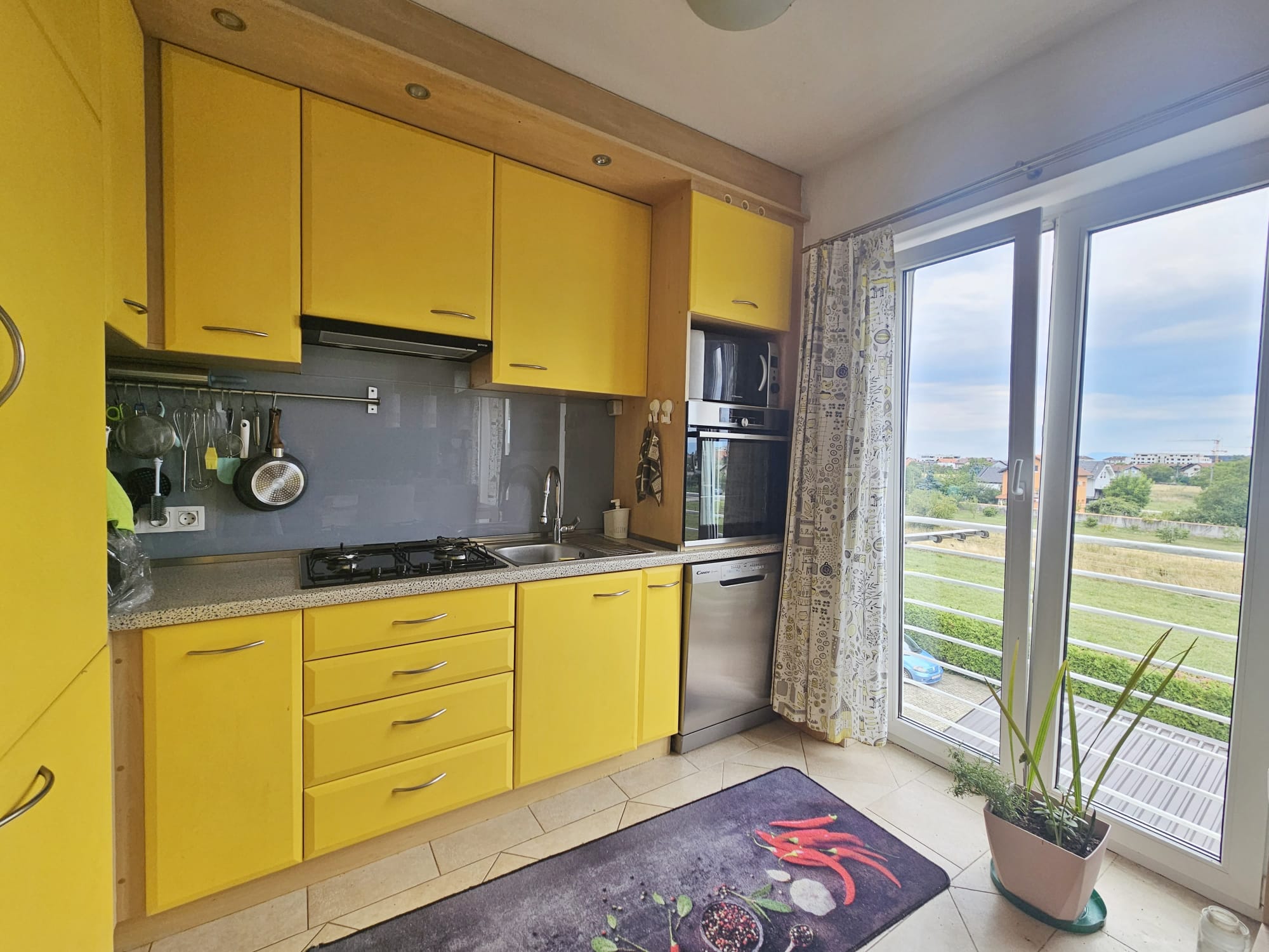 Velika Gorica, Četverosoban stan, 70 m2, Parkirno mjesto, Ostava 14 m2