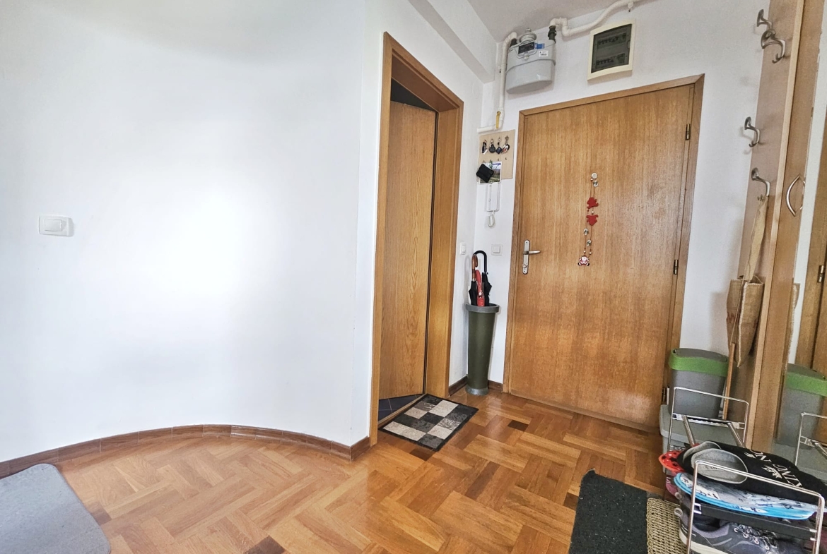 Velika Gorica, Četverosoban stan, 70 m2, Parkirno mjesto, Ostava 14 m2