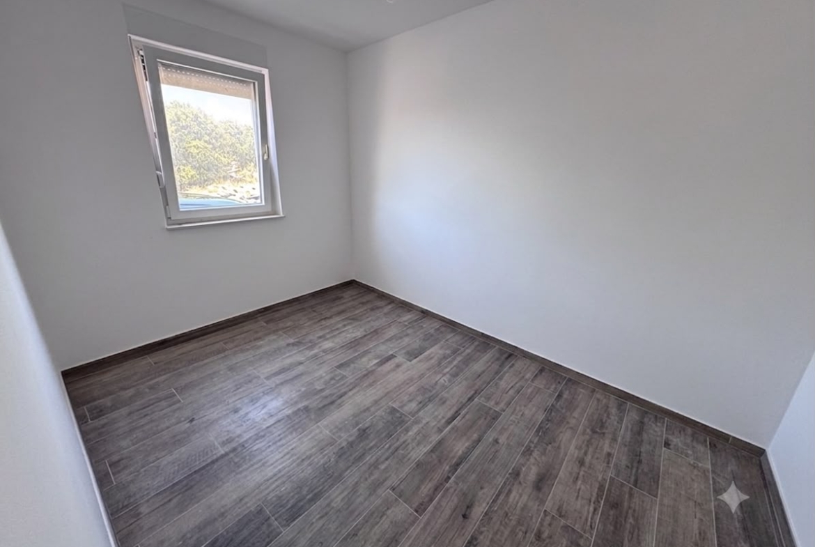 Pag, Mandre, luksuzni apartman s vlastitim bazenom, 110m2