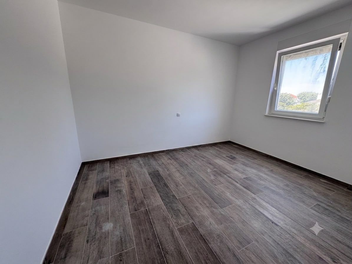 Pag, Mandre, luksuzni apartman s vlastitim bazenom, 110m2