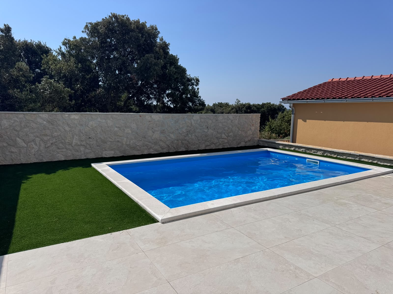 Pag, Mandre, luksuzni apartman s vlastitim bazenom, 110m2