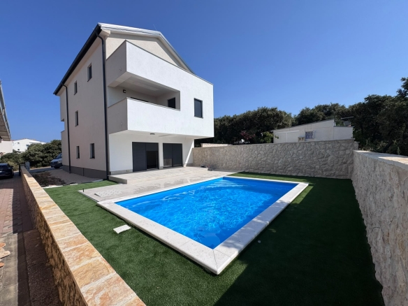 Pag, Mandre, luksuzni apartman s vlastitim bazenom, 110m2