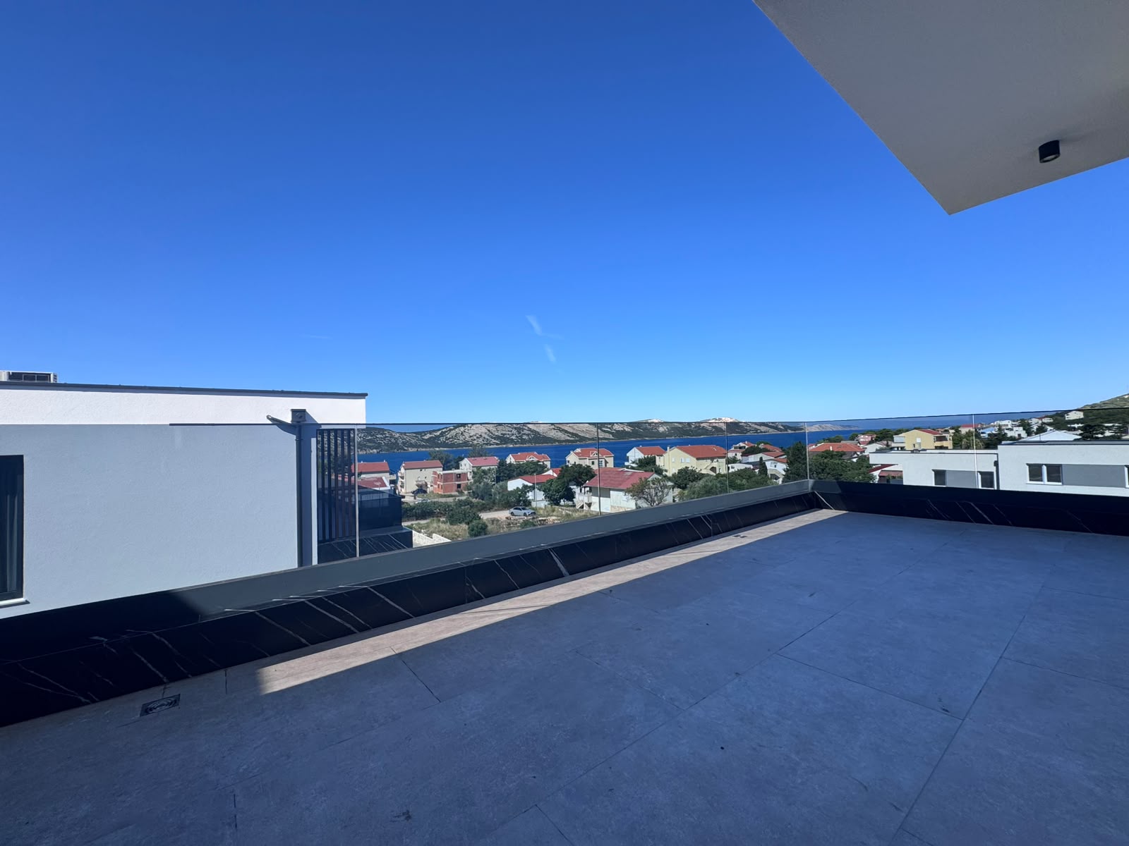 Novalja, Stara Novalja, Trosobni apartman s prekrasnim pogledom