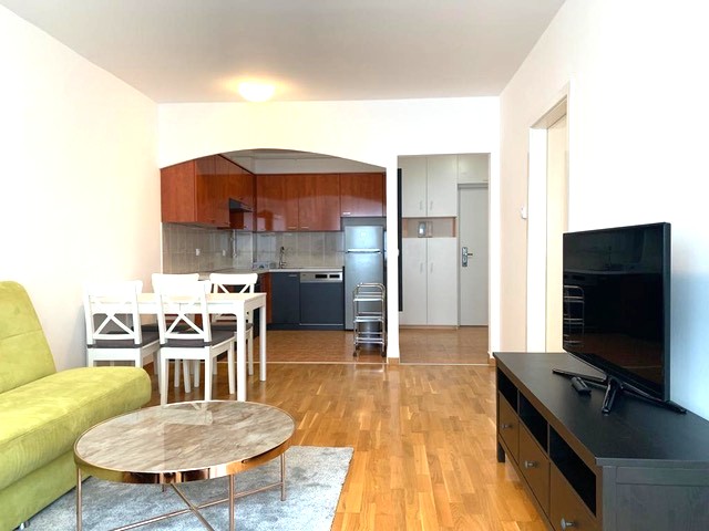 Zagreb, Lanište – dvosobni stan 52 m² s lođom, 1. kat, lift