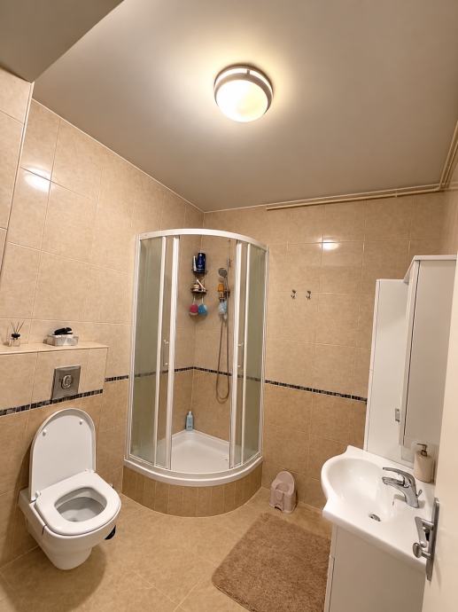 Zagreb, Maksimir, Trosoban stan, 70 m2, Garaža