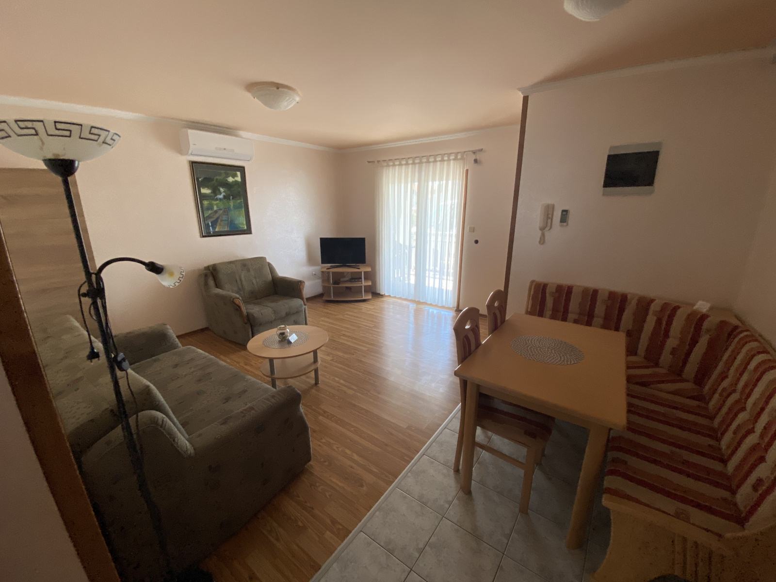 Vir, Kuća s 4 apartmana, Privatni parking, 50 m od mora