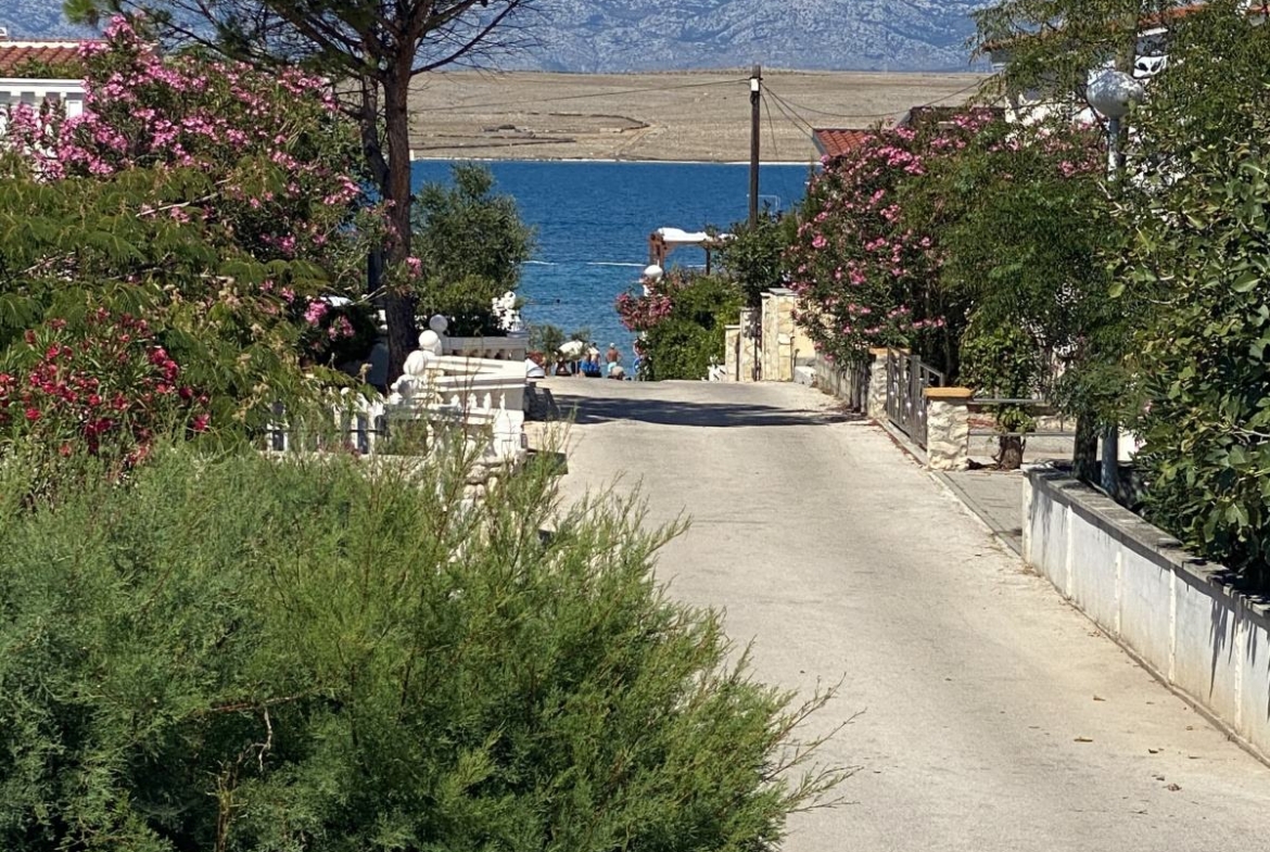 Vir, Kuća s 4 apartmana, Privatni parking, 50 m od mora