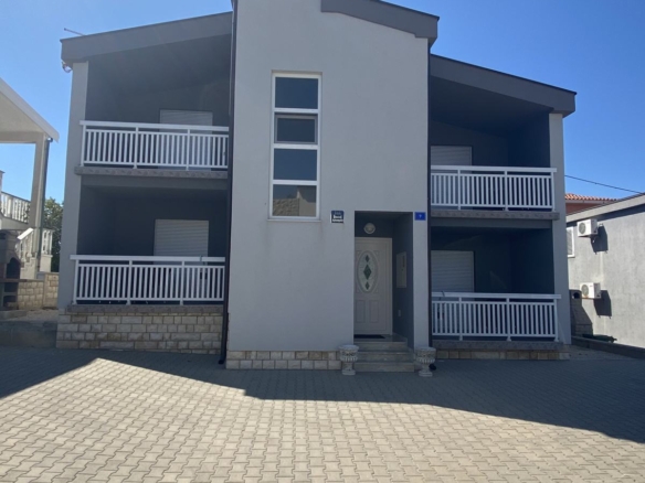 Vir, Kuća s 4 apartmana, Privatni parking, 50 m od mora