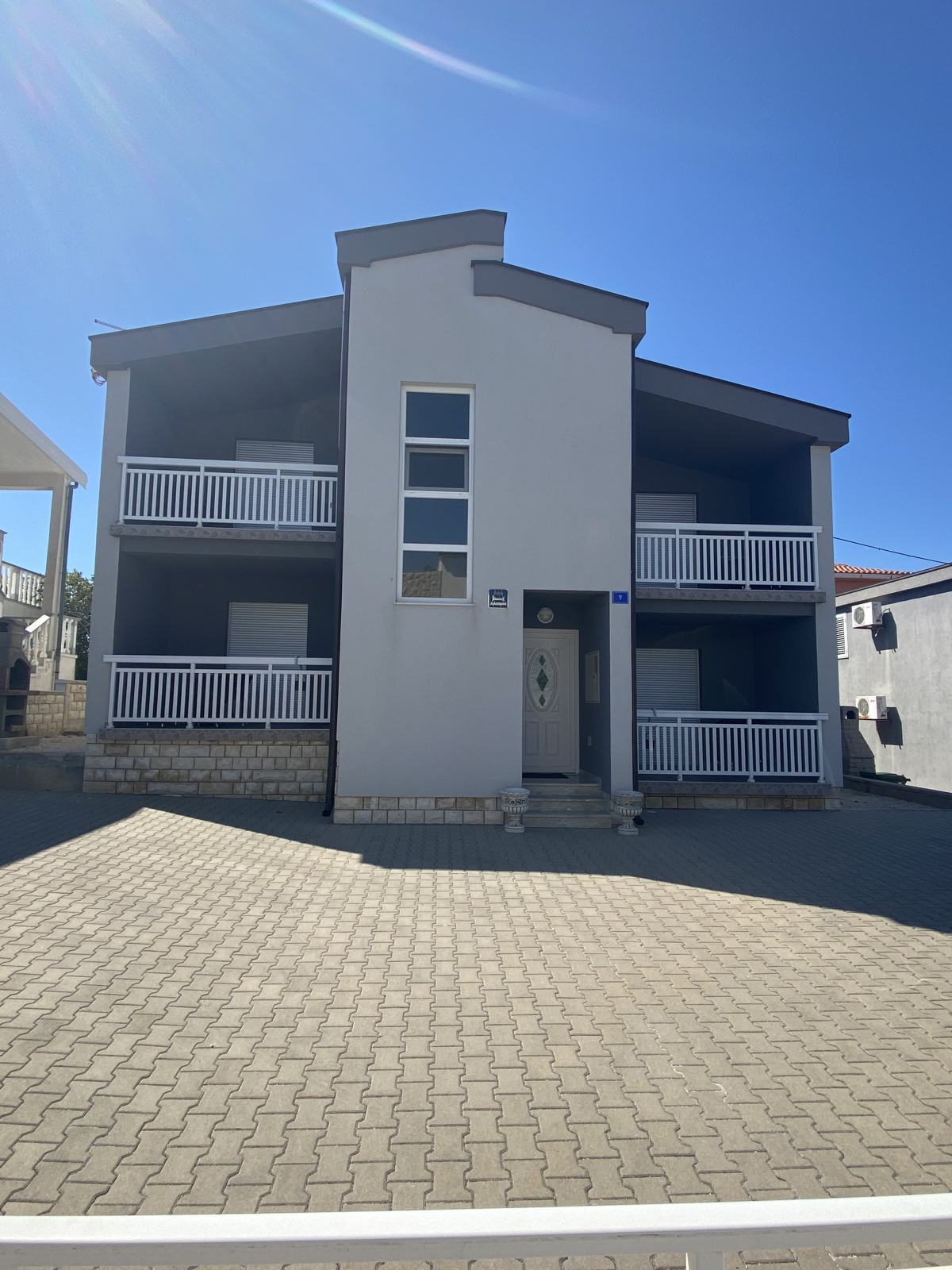 Vir, Kuća s 4 apartmana, Privatni parking, 50 m od mora