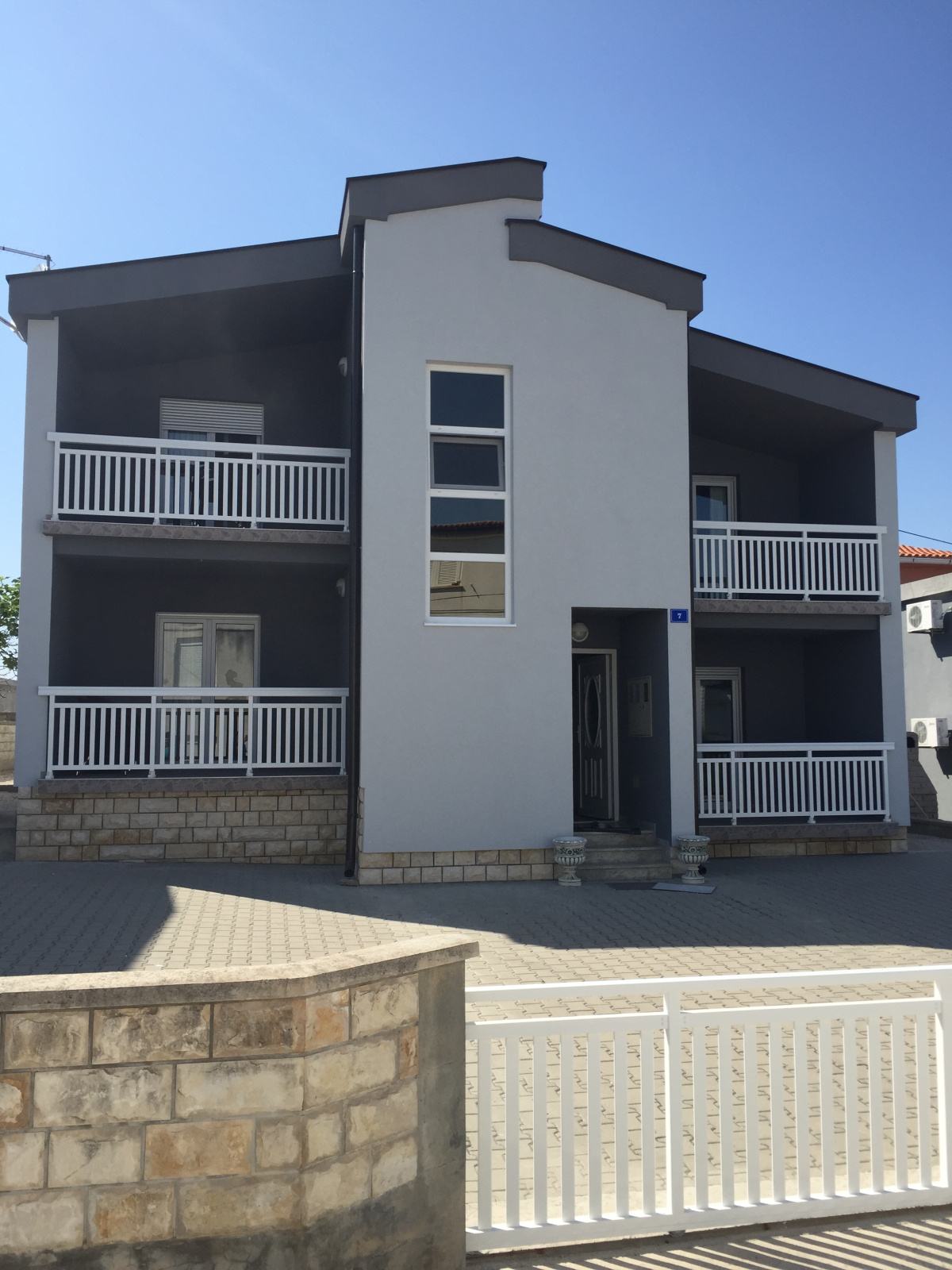 Vir, Kuća s 4 apartmana, Privatni parking, 50 m od mora