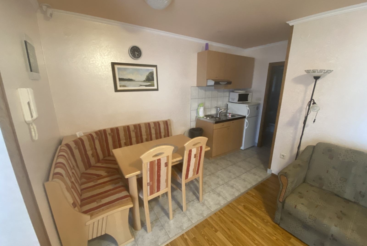 Vir, Kuća s 4 apartmana, Privatni parking, 50 m od mora