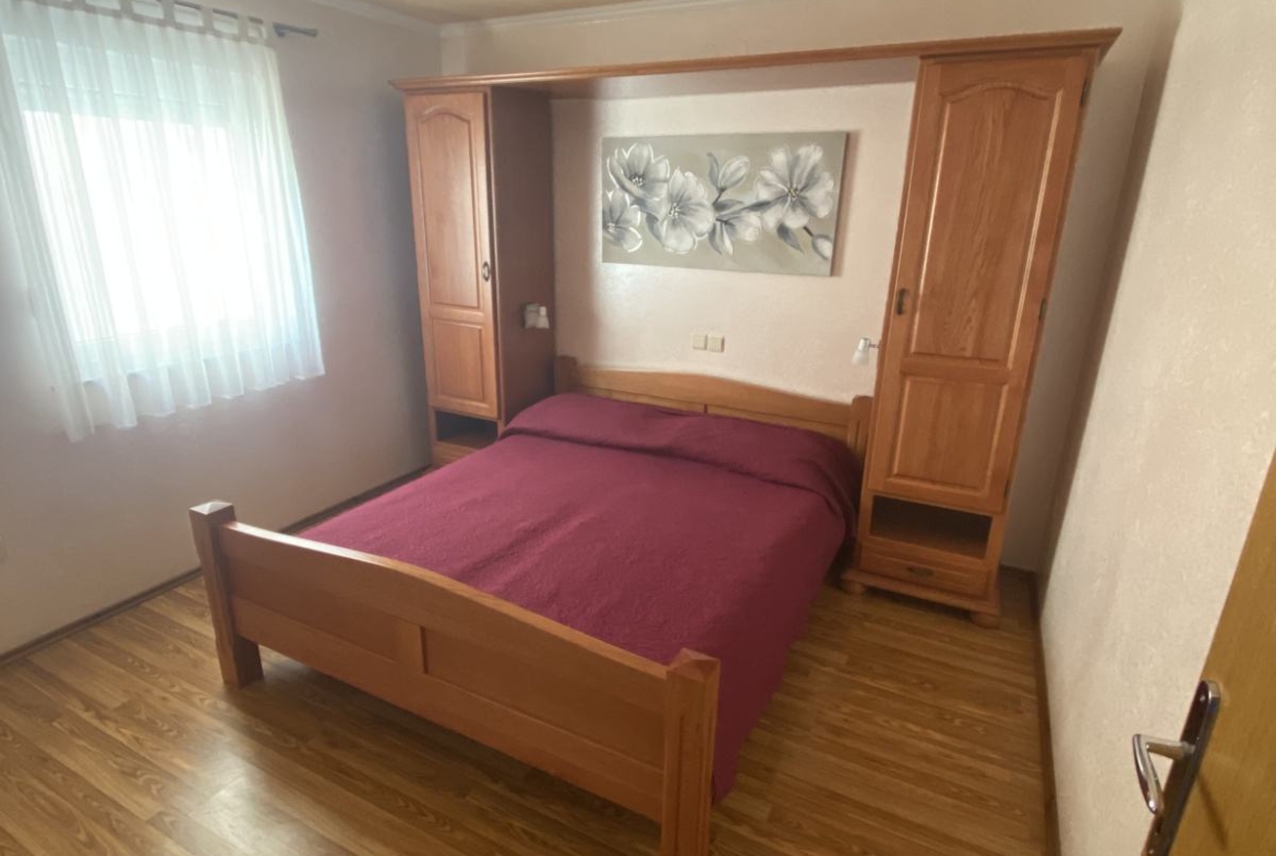Vir, Kuća s 4 apartmana, Privatni parking, 50 m od mora