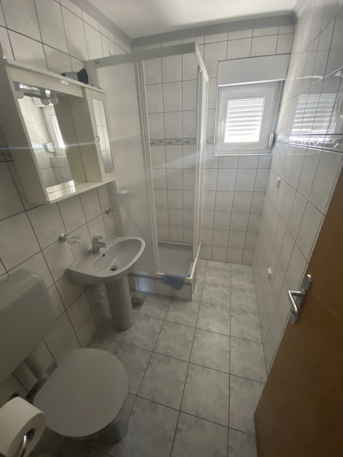 Vir, Kuća s 4 apartmana, Privatni parking, 50 m od mora